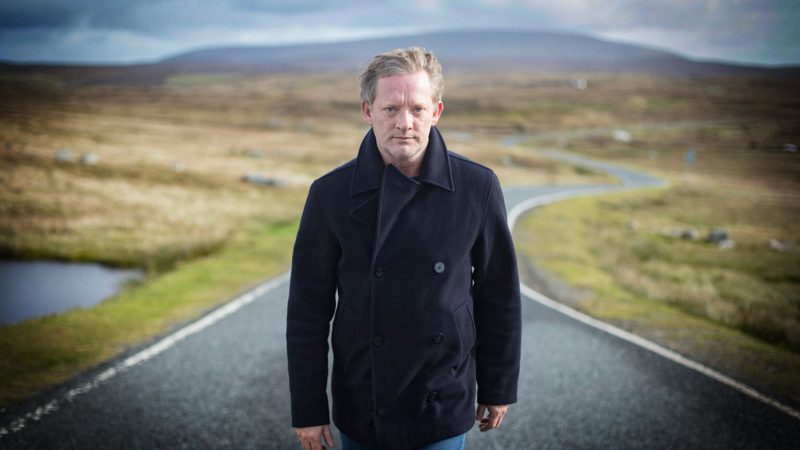 Shetland Returns—But Where’s Jimmy Perez? As the beloved BBC crime drama makes its highly anticipated comeback, fans are noticing one major absence: Douglas Henshall is no longer stepping into the role of DI Jimmy Perez. After a decade of solving mysteries against the windswept backdrop of the Shetland Isles, Henshall made the emotional decision to step away. Here’s everything you need to know about why he left—and what’s next for the series